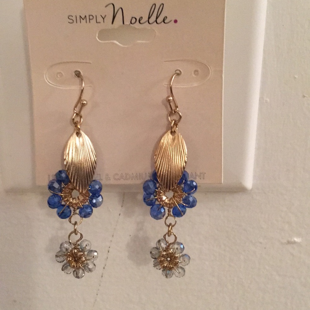 NWT*Glass beaded dangly pierced earrings